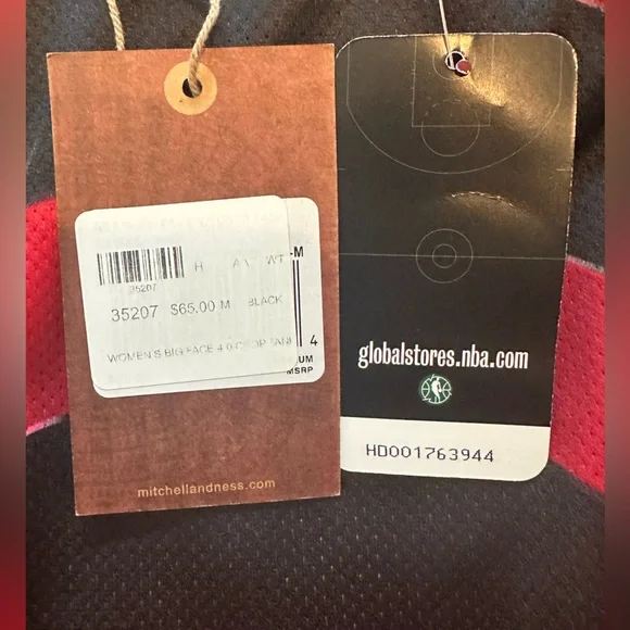 Mitchell & Ness NBA Women's Big Face 4.0 Crop Tank - Atlanta Hawks - Picture 4 of 4